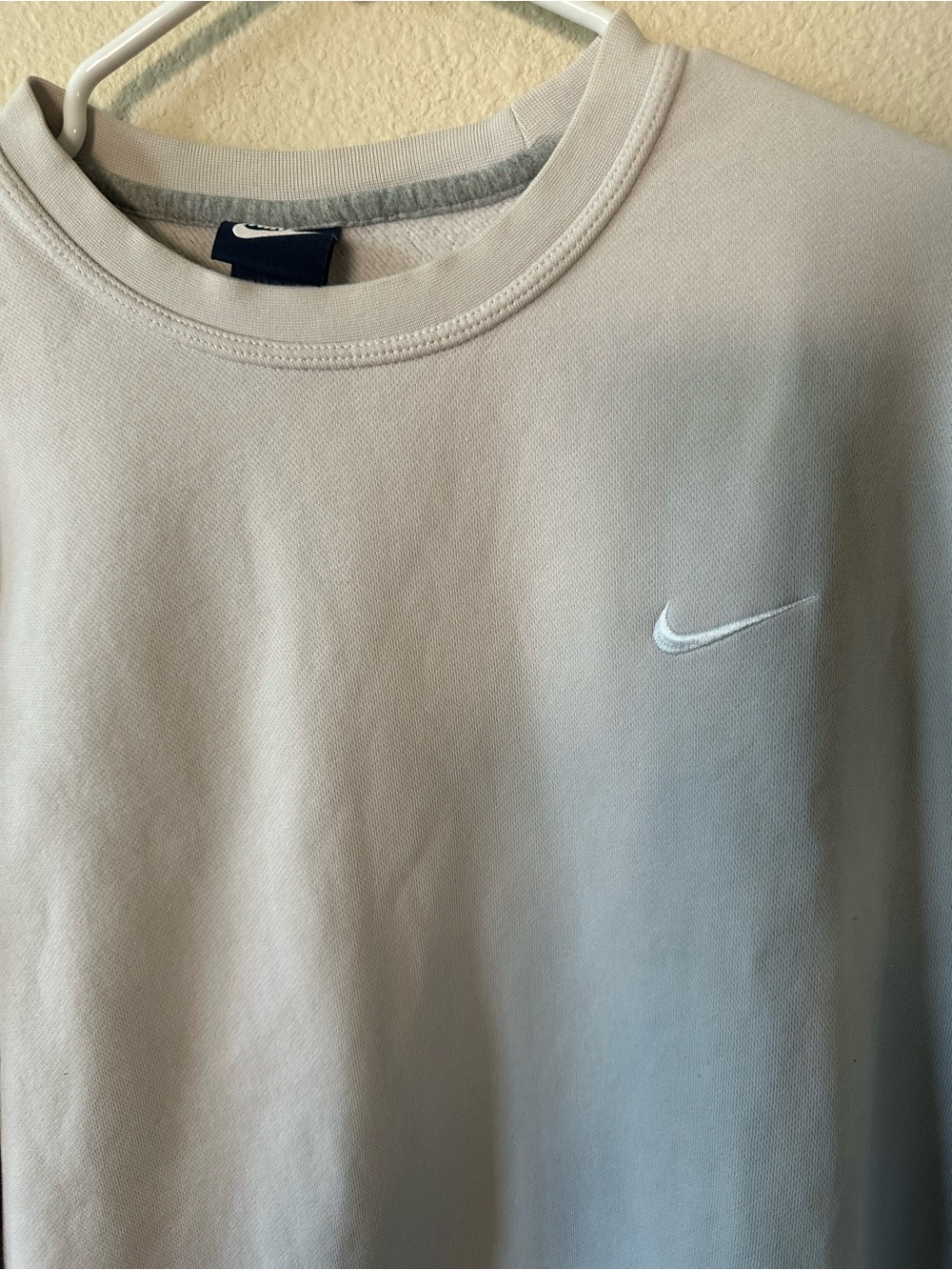 Nike Men’s Crewneck Sweatshirt in Light Gray with White Swoosh XL/ NWOT 1182 - Picture 2 of 3
